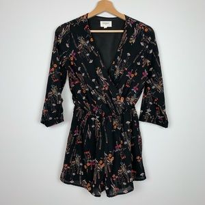 🌷EVERLY Floral Romper 3/4 Sleeve Crossover Neck S